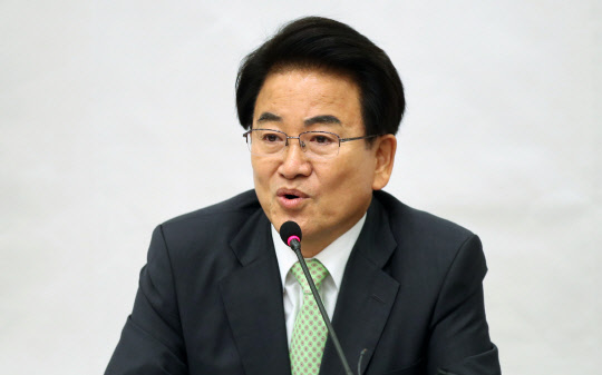 정동영 민주평화당 대표가 5일 여의도 국회 본청 귀빈식당에서 열린 당 대표 취임 1주년 기자 오찬간담회에서 인사말을 하고 있다.   연합뉴스